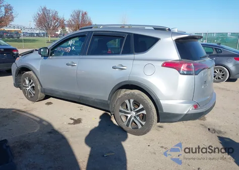 2017 Toyota Rav4 Le z USA, uszkodzony, nr VIN 2T3BFREV2HW550825